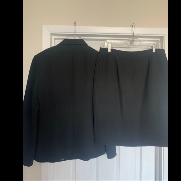 Kenar Black Skirt-suit - Picture 2 of 3